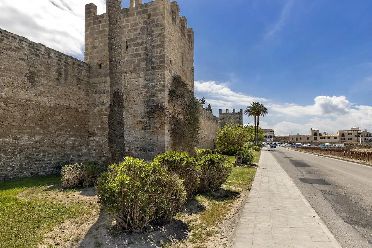 Duplex Flat In The Old Town Of Alcudia Daire 0*, Alcudia (Mallorca) İspanya